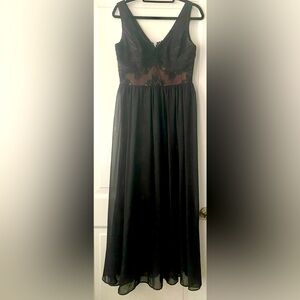VERA WANG BLACK AND NUDE GOWN
